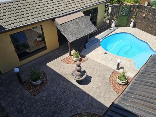 Bazén v ubytování Elim Bed and Breakfast nebo v jeho okolí