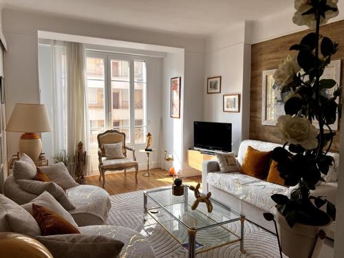 One Bedroom apartment in Cannes Center a few steps from the Croisette and the Martinez Hotel - 2032