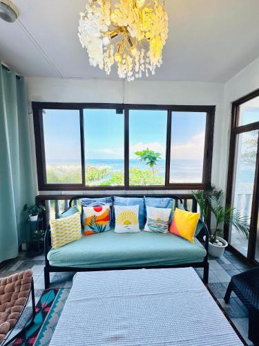 Letto o letti in una camera di Villa Roco Private Beachfront Villa at Elyu