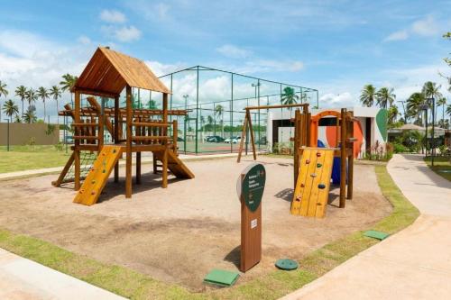 - un parc avec une aire de jeux équipée dans l'établissement MANA BEACH MURO ALTO - by MB 016, à Porto de Galinhas