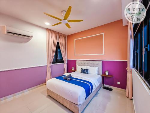 a bedroom with a bed and a ceiling fan at Pangsapuri Meridian by RR JBcity in Nusajaya
