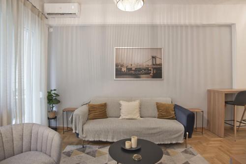Bellissimo Ctr Stylish Reno 2BR Apt near Acropolis