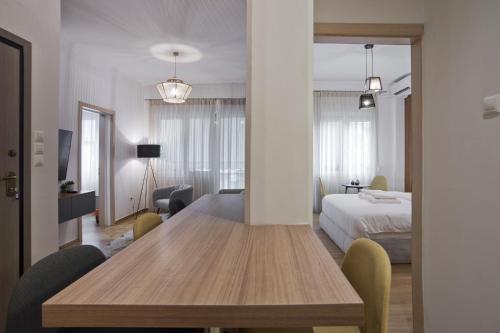Bellissimo Ctr Stylish Reno 2BR Apt near Acropolis