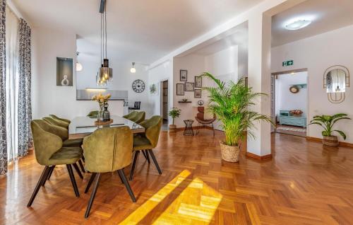 Apartment Sad Cr