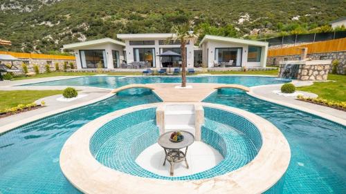 3 bedroom Luxury Villa in Saribelen