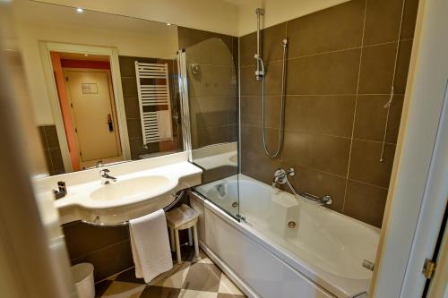 Ένα μπάνιο στο Savoia Hotel Regency