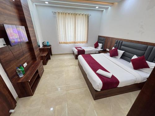 Μια τηλεόραση ή/και κέντρο ψυχαγωγίας στο Hotel Ganga Palace - Agra Dasaprakash Restuarant