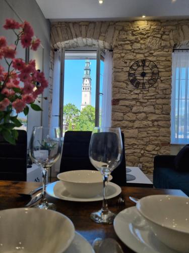 Biały Kruk Apartamenty vis-a-vis Jasnej Góry 2a