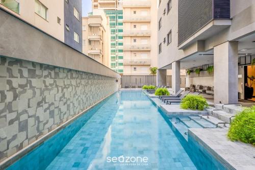 a swimming pool in the middle of a building at IFT - Ed. Infinity Tower Flat 350m da Meia Praia in Meia Praia