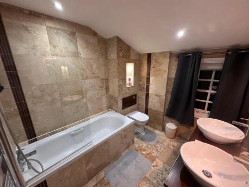 Ένα μπάνιο στο London Borough 5 min walk