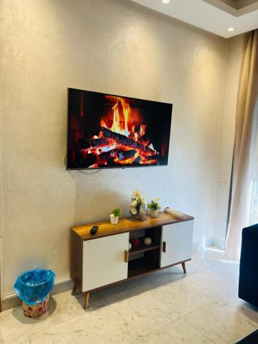 Μια τηλεόραση ή/και κέντρο ψυχαγωγίας στο Ataraxia