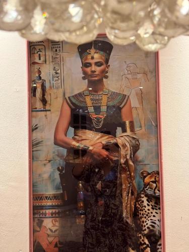 a picture of a woman in a costume on a wall at Pavilhão Egípcio in Curitiba