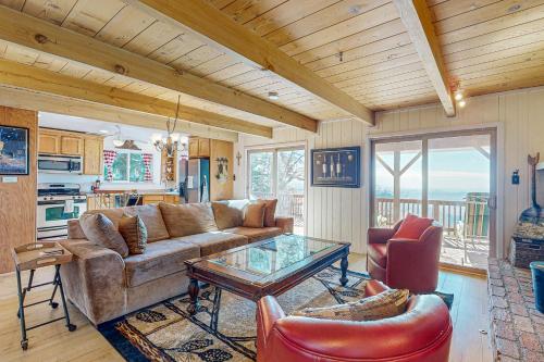 a living room with a couch and a table at Tree-mendous Skypark-View Cabin in Skyforest