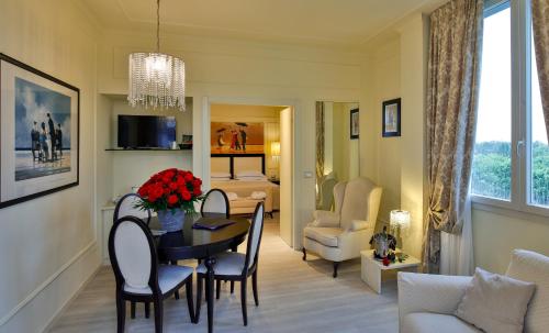 Μια τηλεόραση ή/και κέντρο ψυχαγωγίας στο Savoia Hotel Regency