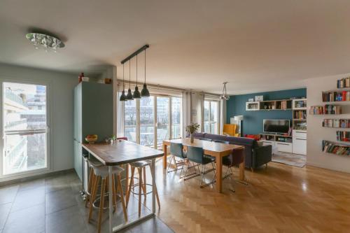 Photo de la galerie de l'établissement Family apt of 102 m2 in the heart of the 19th, à Paris