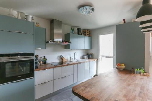 Photo de la galerie de l'établissement Family apt of 102 m2 in the heart of the 19th, à Paris