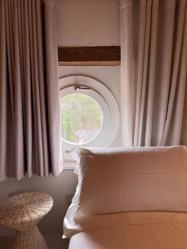 a bedroom with a bed and a window at Relais La Colombaia in Appignano