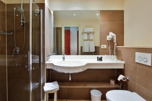 Ένα μπάνιο στο Savoia Hotel Regency