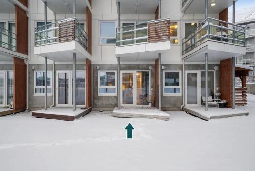 an image of a building with an arrow pointing to a room at Modern Studio with Sea View in Tromsø