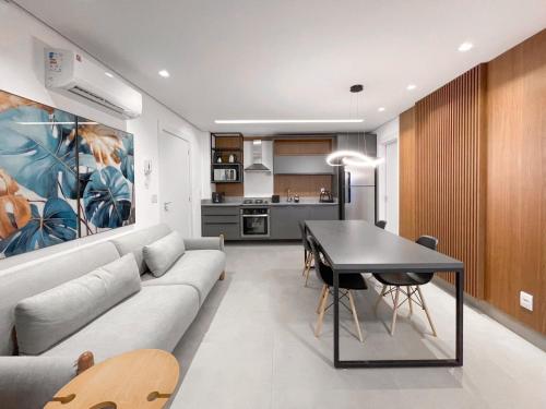 Kuchyň nebo kuchyňský kout v ubytování Flat Moderno e Amplo ao Lado do Shopping CG