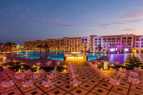 Πισίνα στο ή κοντά στο Pickalbatros White Beach Resort - Hurghada