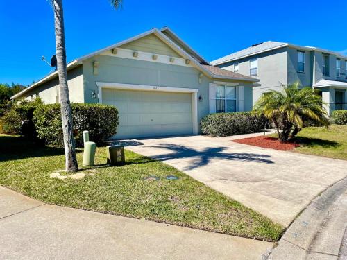 Charming family retreat with Pool & Amenities Disney & top Attractions photo 4