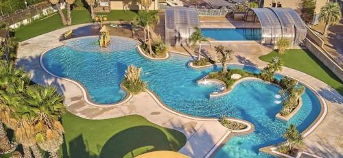 Bazén v ubytování Le Cosy Mobil Home à 150m de la Plage Camping 5 etoiles Parc Aquatique nebo v jeho okolí