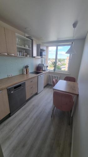 Η κουζίνα ή μικρή κουζίνα στο Tiny cozy apartment 'Unihus'