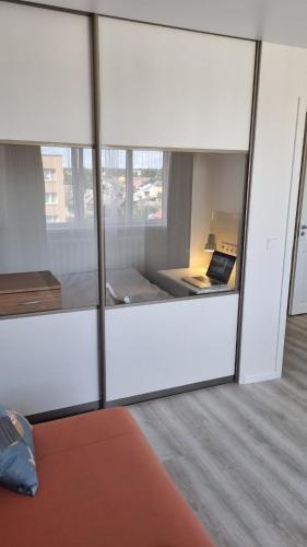 Ένα ή περισσότερα κρεβάτια σε δωμάτιο στο Tiny cozy apartment 'Unihus'