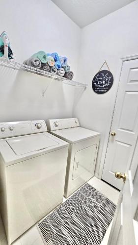 Charming family retreat with Pool & Amenities Disney & top Attractions photo 81