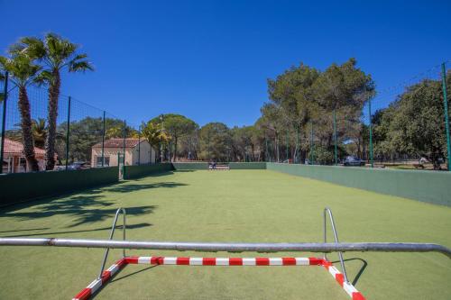 a tennis court with a net on top of it at Mobilhome Oasis village Puget in Puget-sur Argens