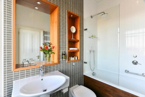 Et badeværelse på Fraser Suites Edinburgh