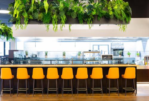 Un restaurante o sitio para comer en Mercure Hotel MOA Berlin