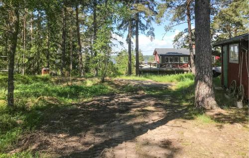 a dirt road leading to a cabin in the woods at 3 Bedroom Amazing Home In Yxlan in Yxlö