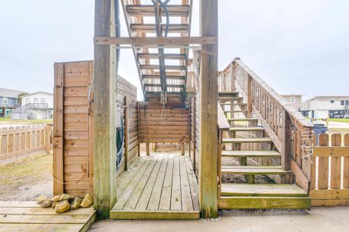 Φωτογραφία από το άλμπουμ του Near Surfside Jetty County Park Home with Deck! σε Surfside Beach
