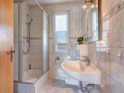 a bathroom with a sink and a toilet and a shower at Gartenoase Ahlbeck -01 in Ahlbeck