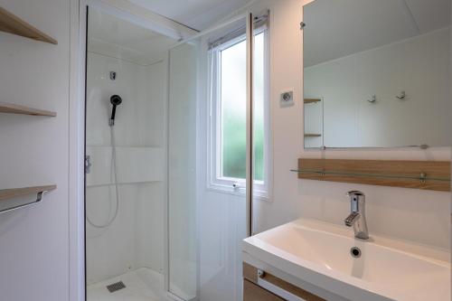 Kúpeľňa v ubytovaní Mobil-home 3 chambres - A