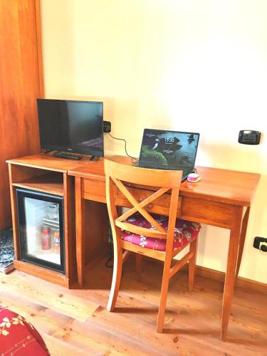 a desk with a computer and a laptop on it at Agriturismo Corte Marani in Badia Calavena