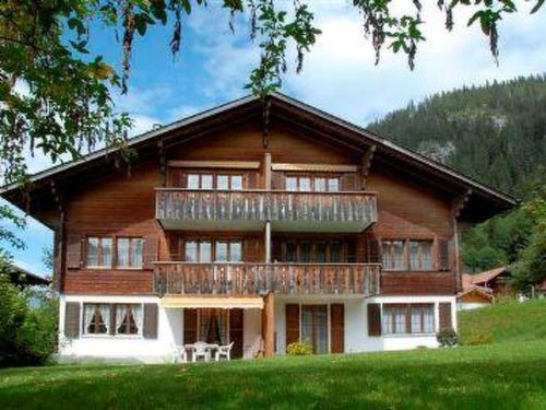 una grande casa di legno con un grande balcone di Apartment Linder by Interhome a Blankenburg