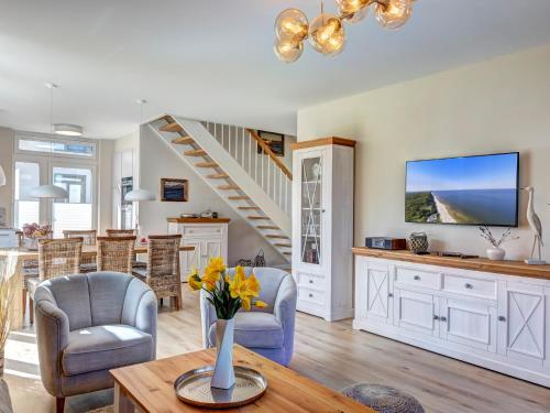 Televisyen dan/atau pusat hiburan di Ferienhaus Fritz Reethus mit Sauna und Kamin