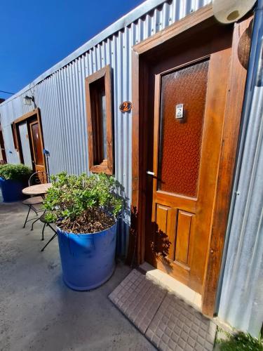 a door to a building with a potted plant next to it at Marina Bella Habitación 2 in Rada Tilly