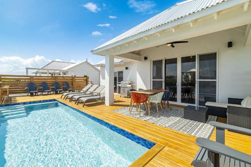 Cameys House and Pool Club at Mahogany Bay