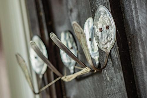 a bunch of metal plates on a wooden door at Kleiner Wagen - Stubbenfelde in Stubbenfelde