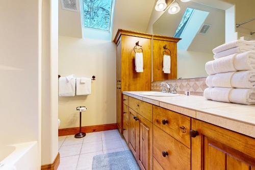 Ένα μπάνιο στο 18 Aquila Lodge