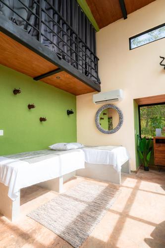 Foto dalla galleria di Charming Tiny House with Jacuzzi & Fire Pit a Lagartero