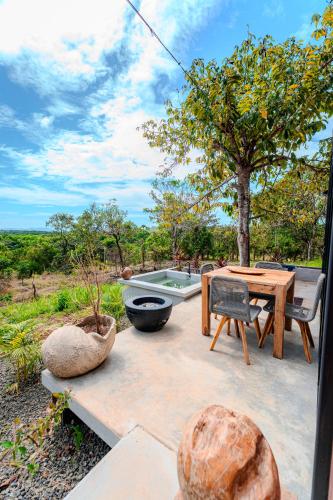 Foto dalla galleria di Charming Tiny House with Jacuzzi & Fire Pit a Lagartero