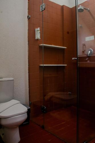 Bilik mandi di Sun Bay Pipa Hotéis