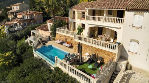 Villa soleil - Vue mer et montagne - Piscine privée, tennis, accès plage à pied