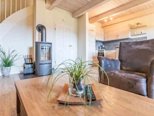 Ruang duduk di Holiday Home Wattenmeer by Interhome