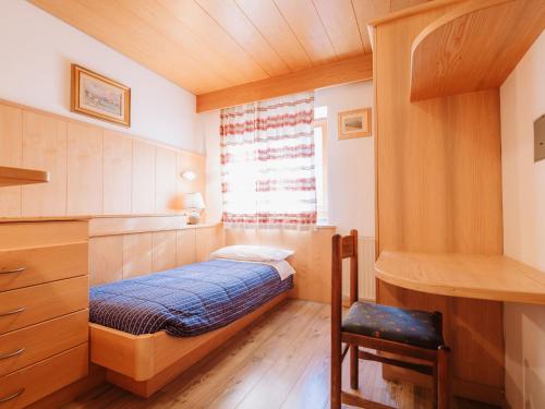 Ένα ή περισσότερα κρεβάτια σε δωμάτιο στο Apartment Garni Eden by Interhome